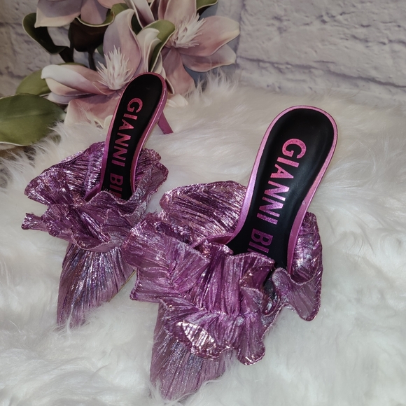 Gianni Bini Metallic Rossallio Pink Ruffles Kitty Heels - Picture 3 of 10